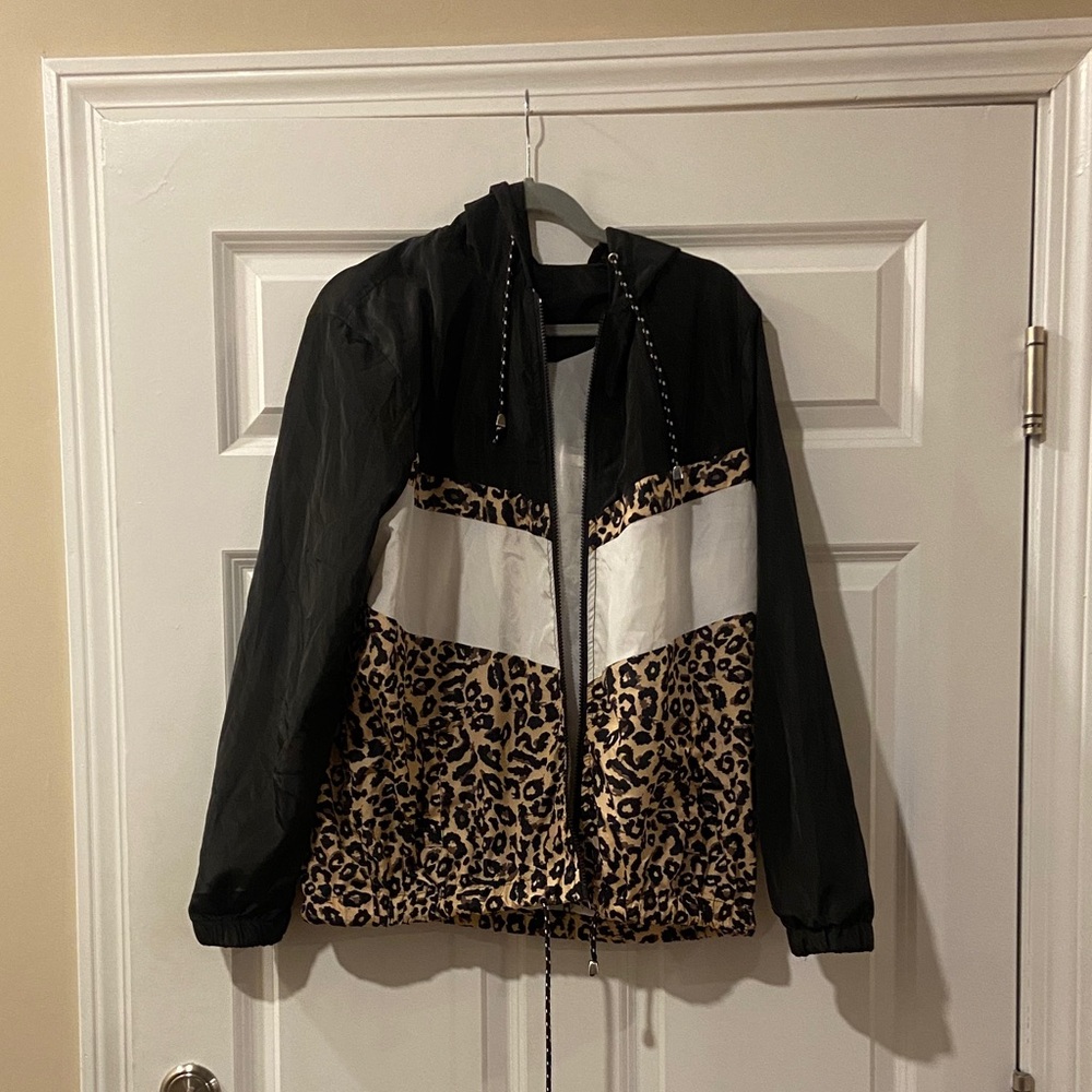 🧡 Women’s windbreaker jacket